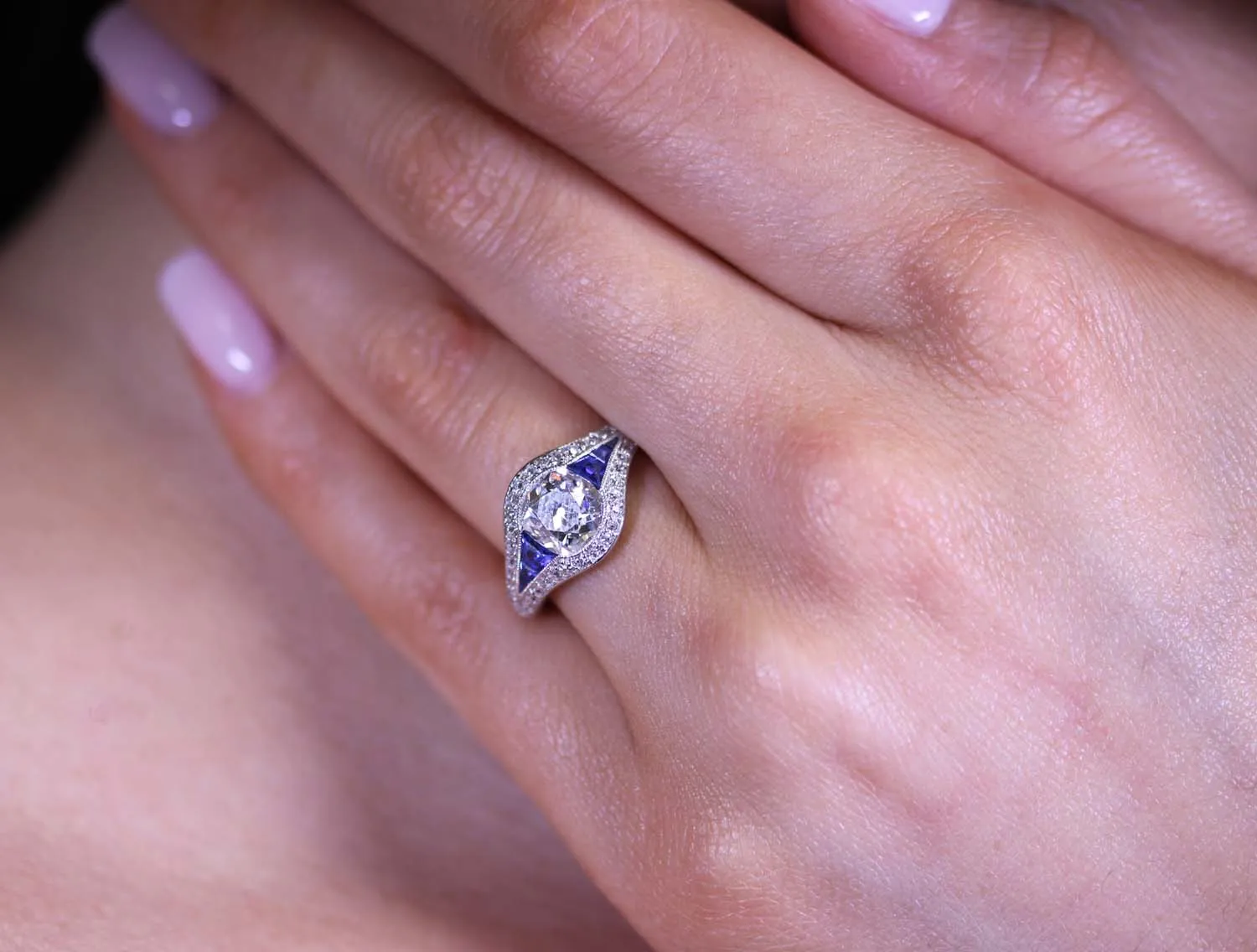 Antique  Art Deco Diamond and Sapphire Ring in Platinum (circa 1920's)