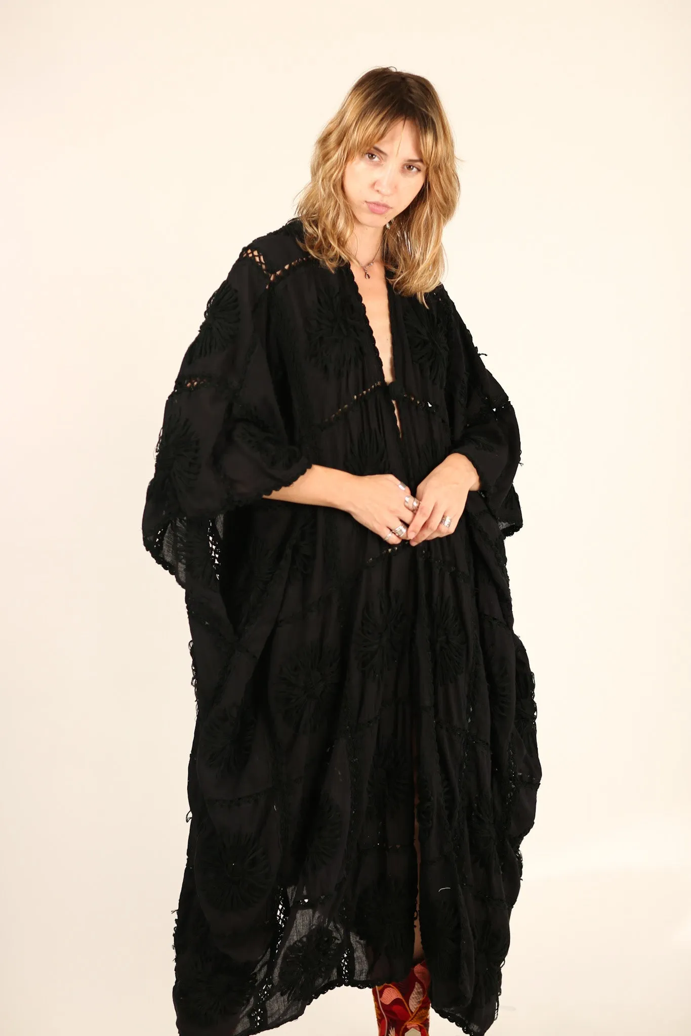 BLACK EMBROIDERED KIMONO DUSTER FLORA CROCHET DETAIL