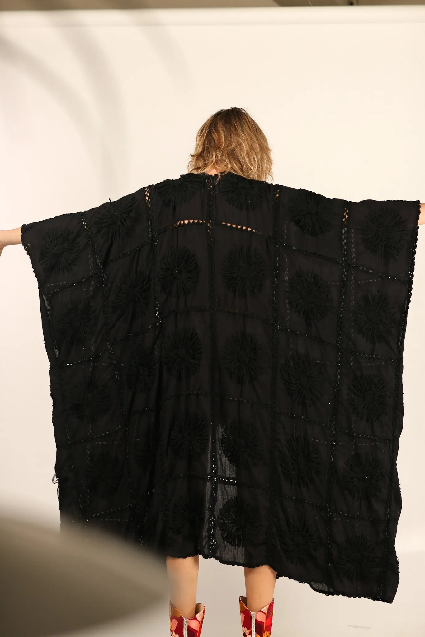 BLACK EMBROIDERED KIMONO DUSTER FLORA CROCHET DETAIL