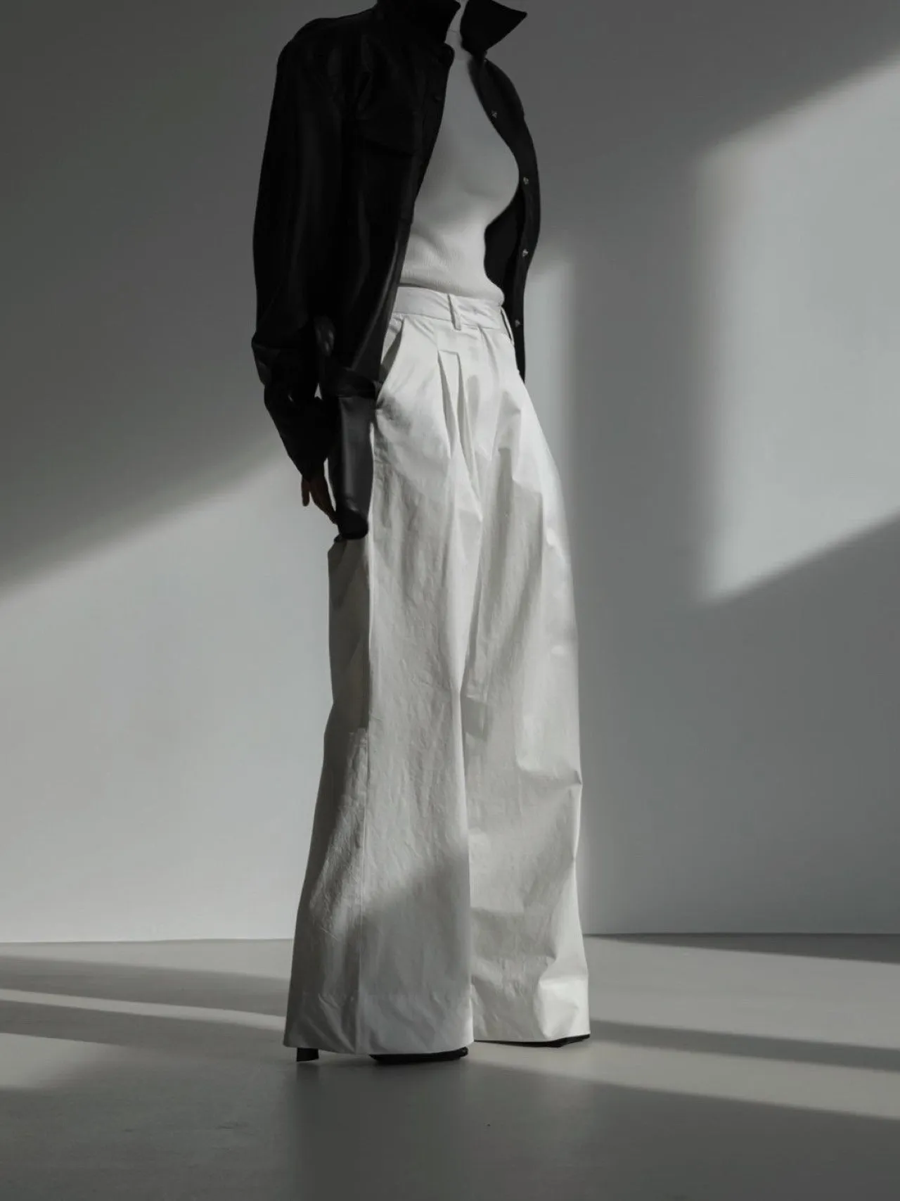 COTTON TWO PIN TUCK WIDE TROUSERS